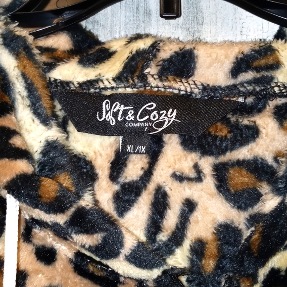 1230 Soft & Cozy Leopard Plush Hooded Onesie - Picture 6 of 8